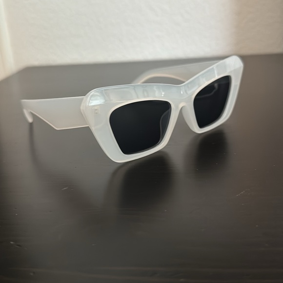 No Brand Milky White Sunglasses - Picture 4 of 4